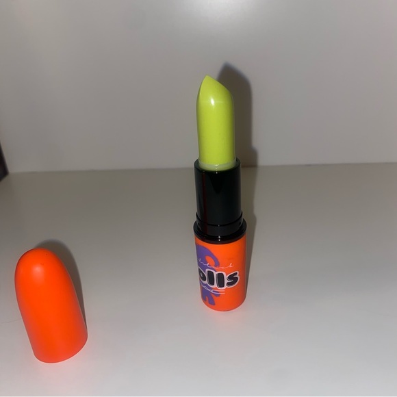 Max trolls lipstick can’t be tamed - Picture 2 of 4